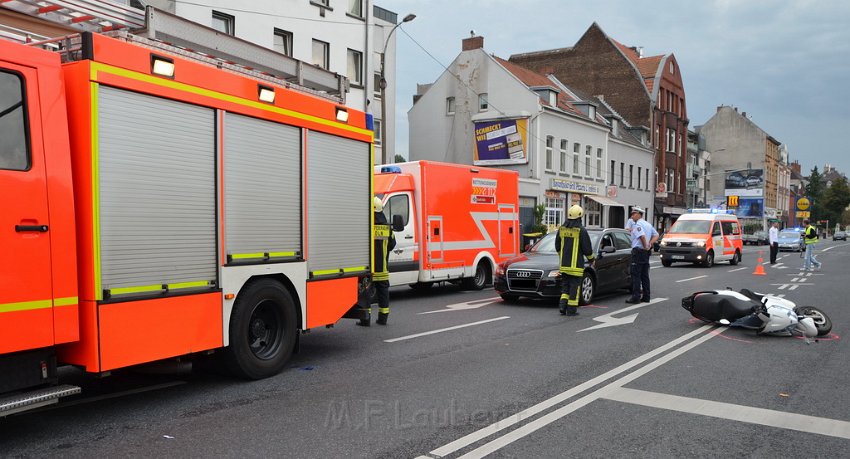 VU Roller PKW Koeln Bayenthal Bonnerstr P08.JPG